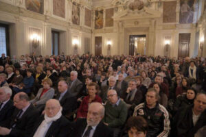 la sala delle premiazioni piena di invitati